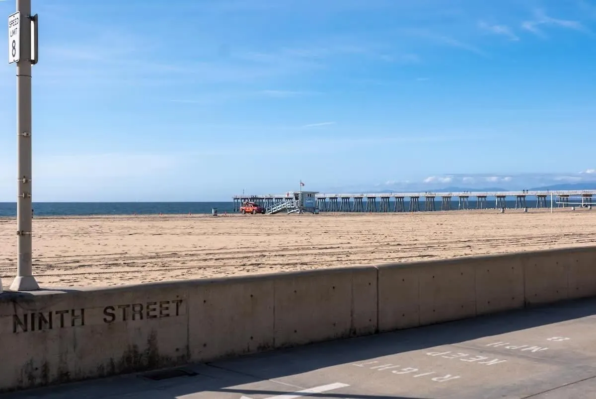 Beachside Bungalow 5 Minute Walk From The Shore Hermosa Beach 0*,  United States