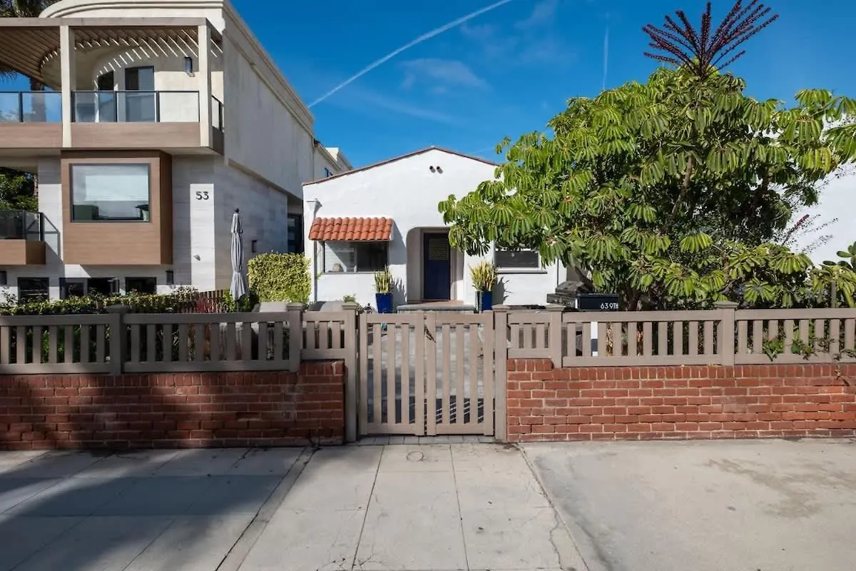 Beachside Bungalow 5 Minute Walk From The Shore Hermosa Beach 0*,  United States