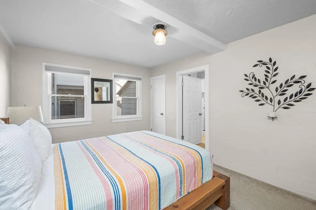 Beachside Bungalow 5 Minute Walk From The Shore Hermosa Beach